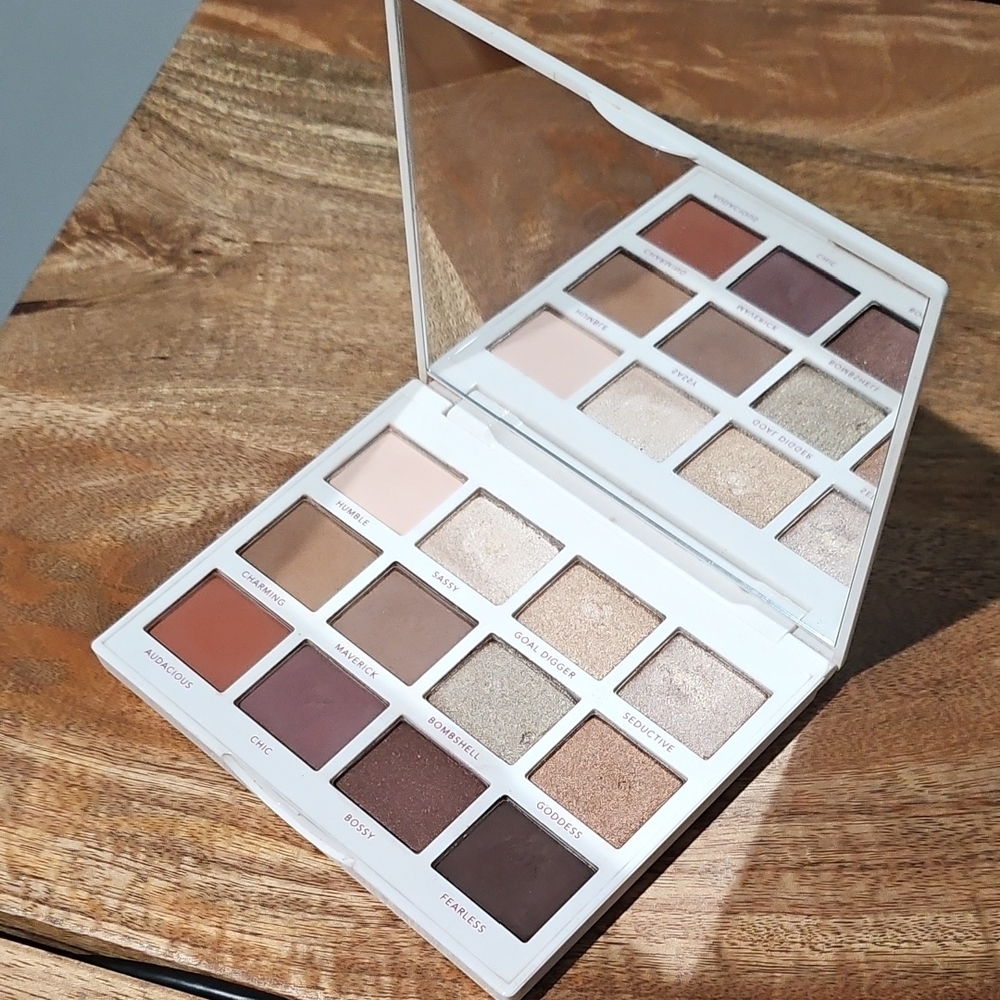 Persona identity palette Eyeshadow Palette with Neutral Shades